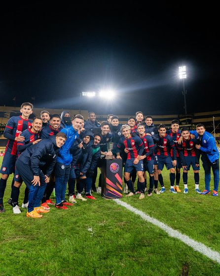 San Lorenzo derrotó a Peñarol 2 a 0.