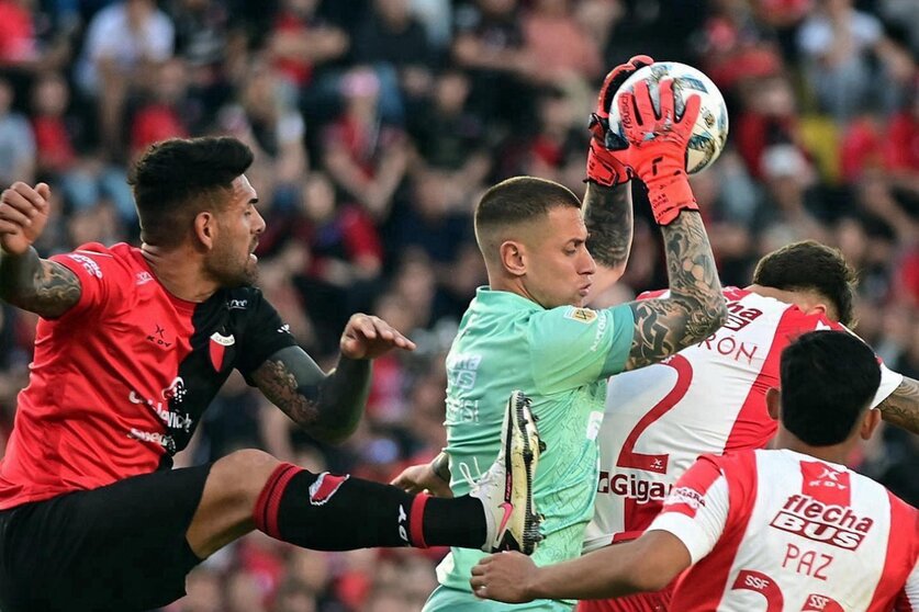 Dante Nicolás Campisi, el arquero que se acerca a San Lorenzo.